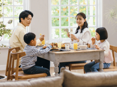 リラックスする女性の朝時間